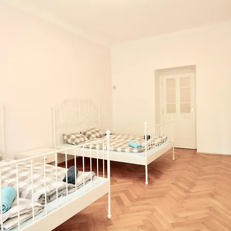 Апартаменты Extraordinary 2 Bedrooms Flatel In Best Location *