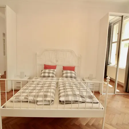 Extraordinary 2 Bedrooms Flatel In Best Location Прага