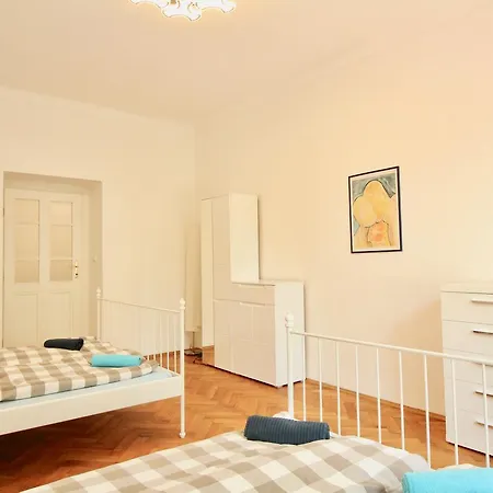 Appartamento Extraordinary 2 Bedrooms Flatel In Best Location